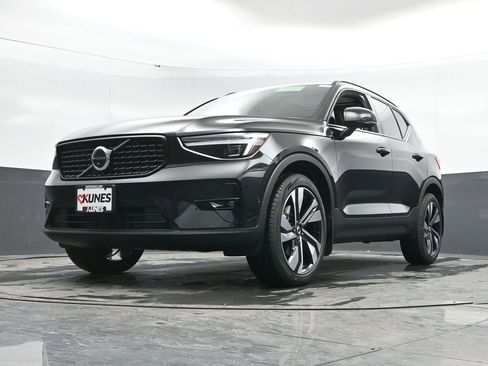 New 2026 Volvo XC40 B5 Plus w/ Protection Package Premier image 42