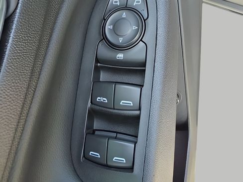 Used 2020 Chevrolet Equinox LT image 15