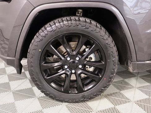 Used 2021 Jeep Grand Cherokee Laredo X image 18