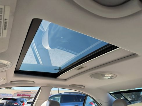 Used 2009 Mercedes-Benz E 350 Sedan image 16