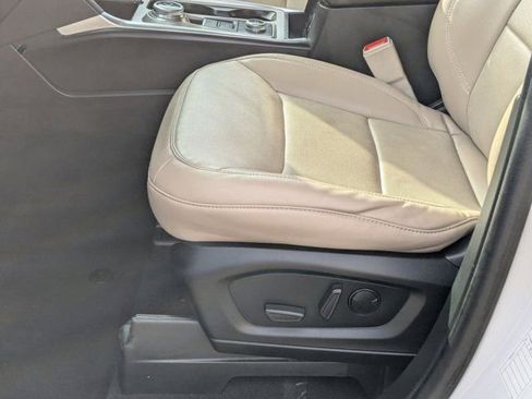Used 2023 Ford Explorer Limited image 24