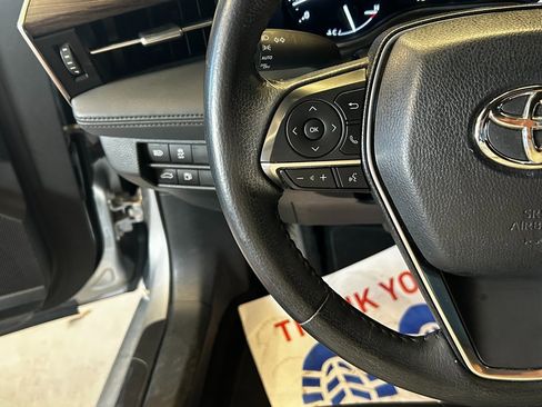 Used 2019 Toyota Avalon XLE w/ Moonroof Package image 10