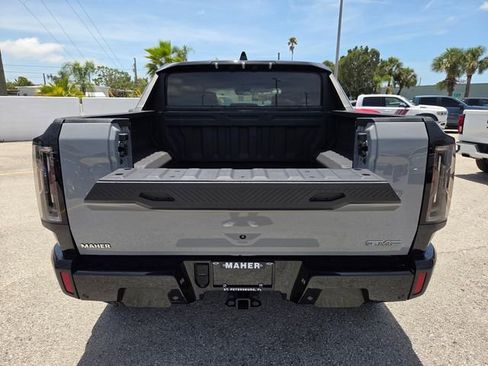 Used 2025 GMC Hummer EV 3X w/ LPO, Sport Package AWD/4WD image 11
