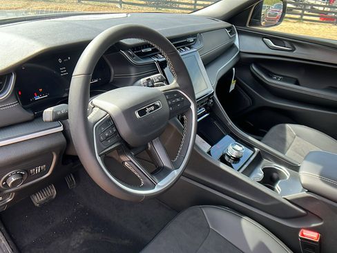 New 2025 Jeep Grand Cherokee L Altitude image 20