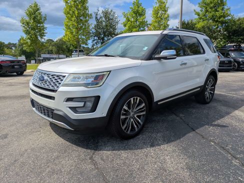 Used 2017 Ford Explorer Platinum AWD/4WD image 8