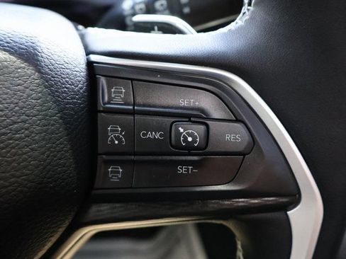 Used 2025 Jeep Grand Cherokee L Altitude AWD/4WD image 37