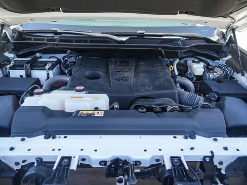 Used 2022 Toyota Tundra SR5 AWD/4WD image 27