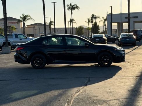 Used 2025 Toyota Camry SE AWD/4WD image 4