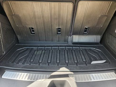 Used 2025 GMC Yukon AT4 AWD/4WD image 33