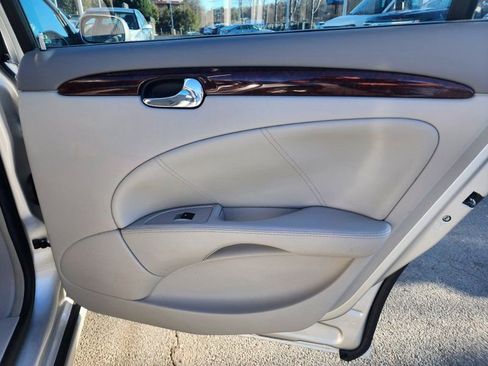 Used 2011 Buick Lucerne CX image 7