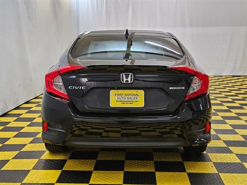 Used 2016 Honda Civic Touring image 4
