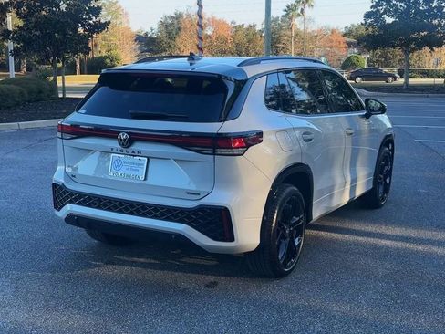 New 2026 Volkswagen Tiguan SE R-Line image 8