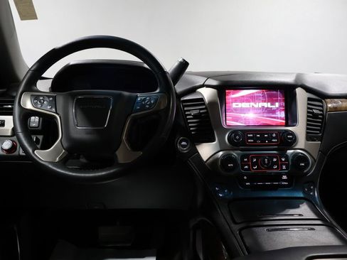 Used 2016 GMC Yukon Denali image 18