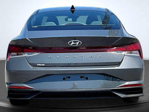 Used 2023 Hyundai Elantra SEL w/ Convenience Package FWD image 4