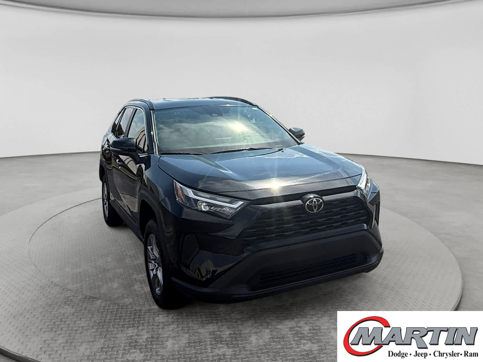 Used 2025 Toyota RAV4 XLE AWD/4WD image 3