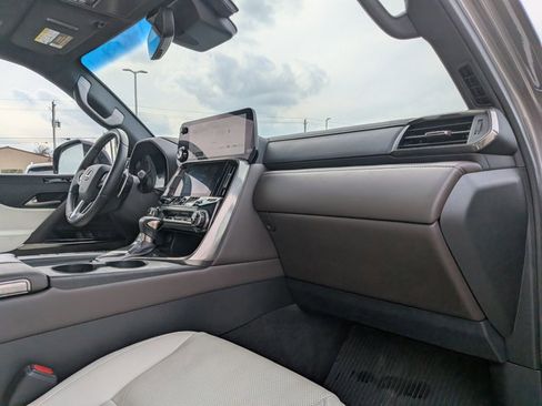 Used 2023 Lexus LX 600 4WD w/ Luxury Package image 22