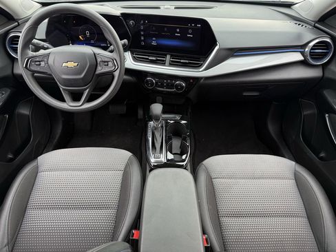 Certified 2025 Chevrolet Trax LT image 10