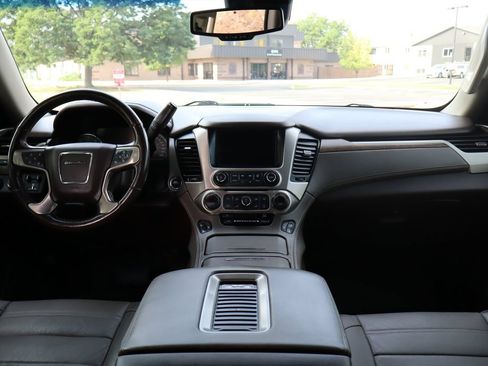 Used 2018 GMC Yukon Denali w/ Denali Ultimate Package AWD/4WD image 16