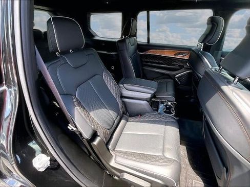 Used 2025 Jeep Grand Cherokee L Summit AWD/4WD image 22