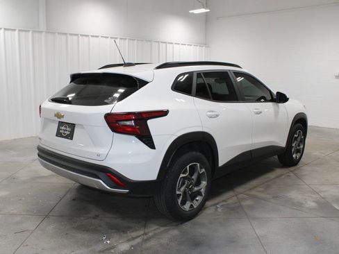 Used 2024 Chevrolet Trax LT image 9