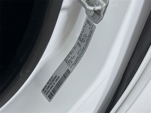 Used 2025 Chrysler Pacifica Limited FWD image 27