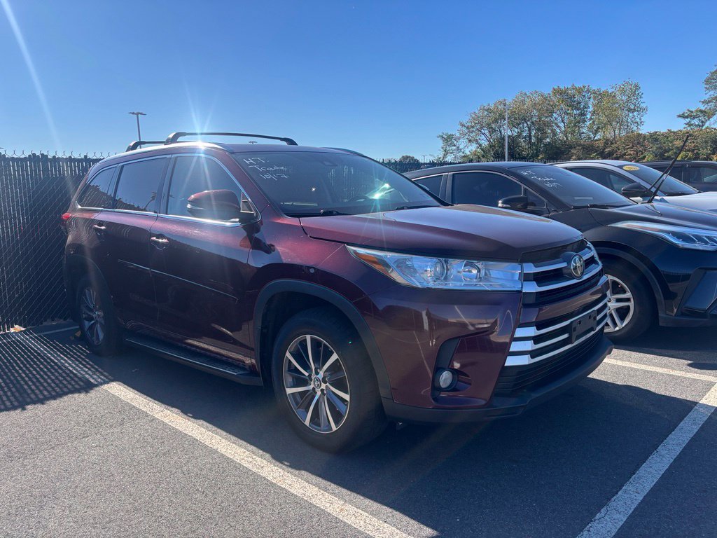 Used 2017 Toyota Highlander XLE w/ Protection Package #3 AWD/4WD image 3