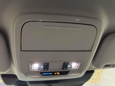 Used 2025 Ford Explorer Active AWD/4WD image 29