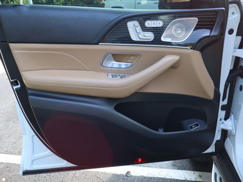 Used 2025 Mercedes-Benz GLS 580 4MATIC image 21