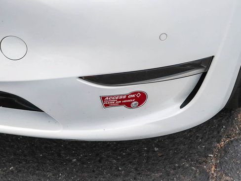 Used 2022 Tesla Model Y Long Range AWD/4WD image 4