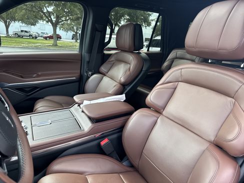 Used 2026 Lincoln Navigator L Reserve AWD/4WD image 15