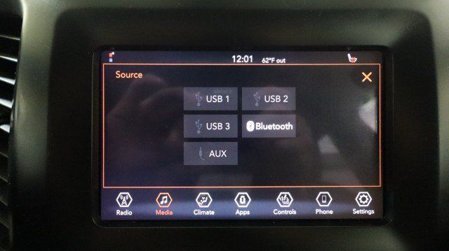 Used 2020 Jeep Cherokee Latitude Plus w/ Cold Weather Group AWD/4WD image 15