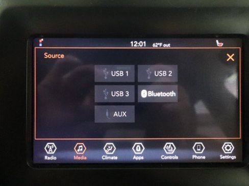 Used 2020 Jeep Cherokee Latitude Plus w/ Cold Weather Group AWD/4WD image 15