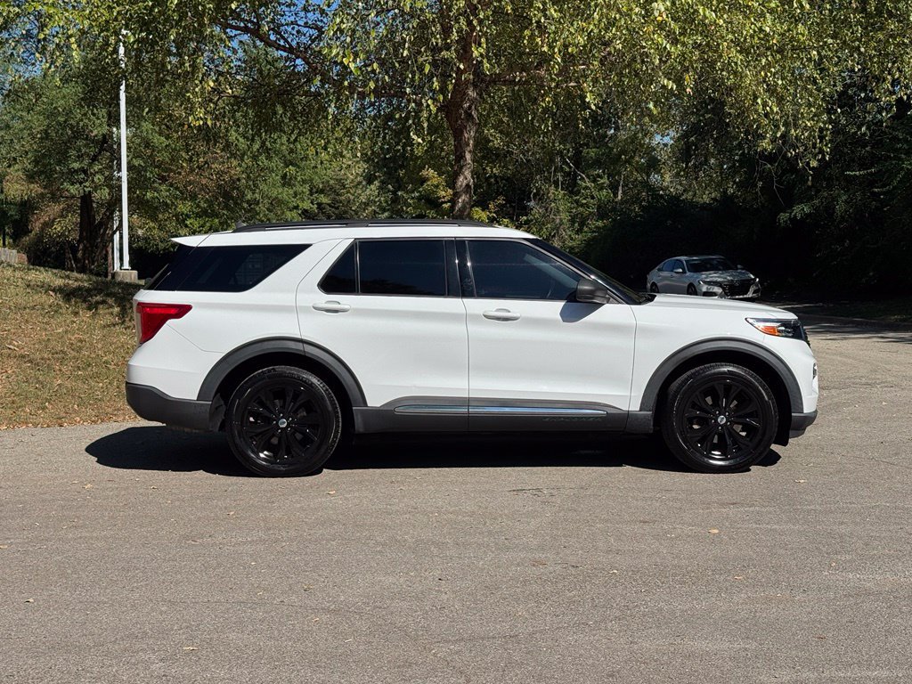Used 2021 Ford Explorer XLT w/ Equipment Group 202A AWD/4WD image 4