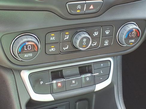 Used 2022 GMC Terrain SLT w/ Tech Package AWD/4WD image 31