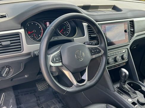 Certified 2021 Volkswagen Atlas SE image 10