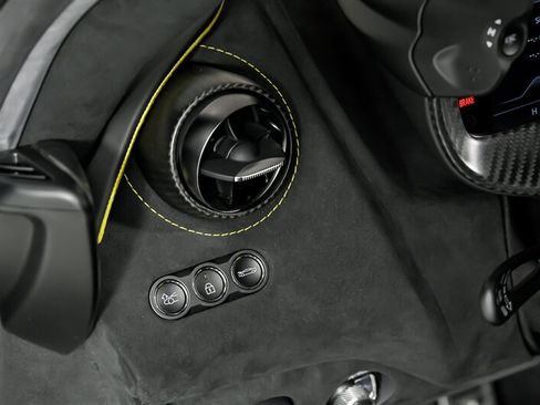 Used 2024 McLaren 750S Spider RWD image 27