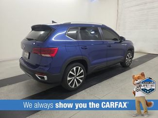 Used 2023 Volkswagen Taos SE w/ Panoramic Sunroof Package FWD video 2