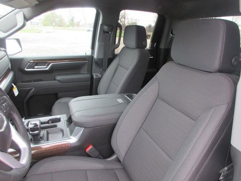 New 2026 GMC Sierra 1500 Elevation image 13