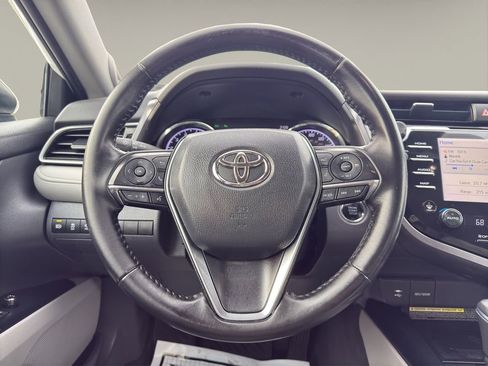 Used 2019 Toyota Camry XLE image 10