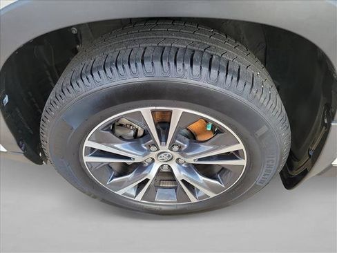 Used 2019 Toyota Highlander LE FWD image 9
