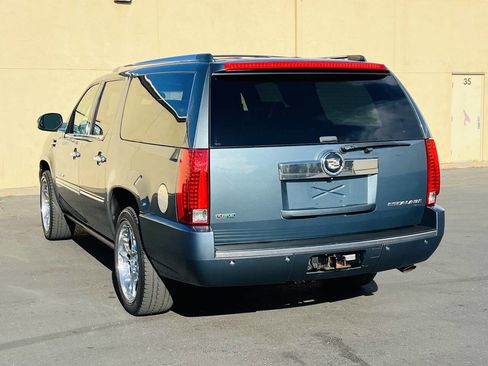 Used 2010 Cadillac Escalade ESV Premium image 5