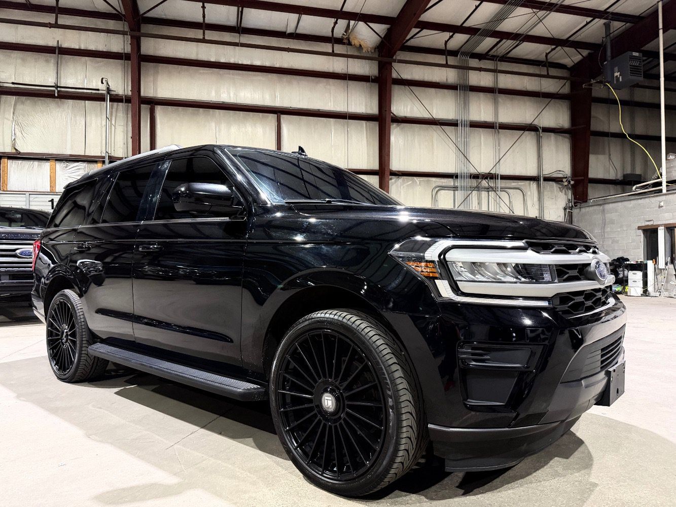 Used 2024 Ford Expedition XLT RWD image 1