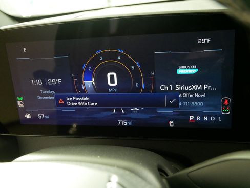 Used 2025 Chevrolet Traverse LT image 21