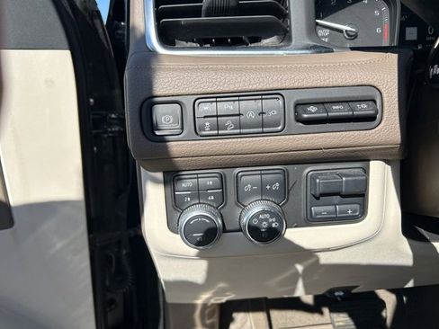 Used 2021 GMC Yukon XL Denali w/ Denali Ultimate Package image 12