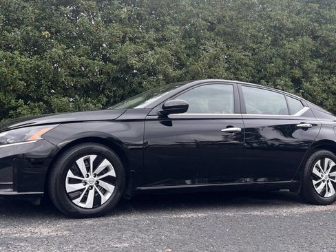 Used 2024 Nissan Altima 2.5 S image 3