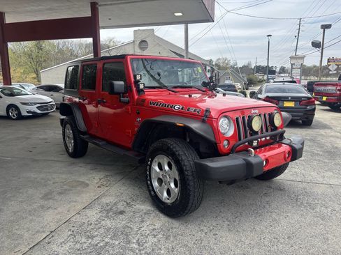 Used 2017 Jeep Wrangler Unlimited Sahara w/ Connectivity Group image 4