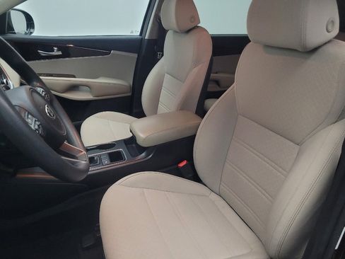 Used 2018 Kia Sorento LX image 17