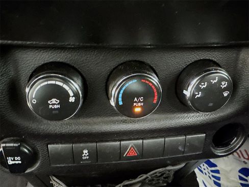 Used 2014 Jeep Wrangler Sport image 13