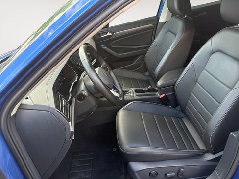 Used 2023 Volkswagen Jetta SE FWD image 9