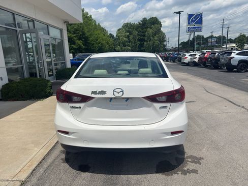 Used 2017 MAZDA MAZDA3 Sport w/ Preferred Equipment Package FWD image 4